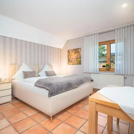 Weingut-destillerie Herbert Zisch 公寓 Minheim